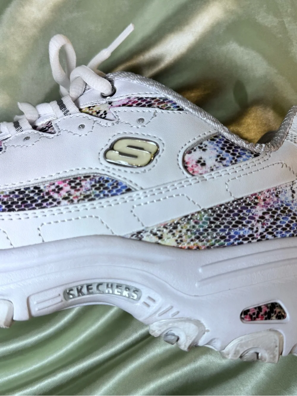 Skechers D'Lites White Sneakers with Rainbow Snakeskin Accent size 10